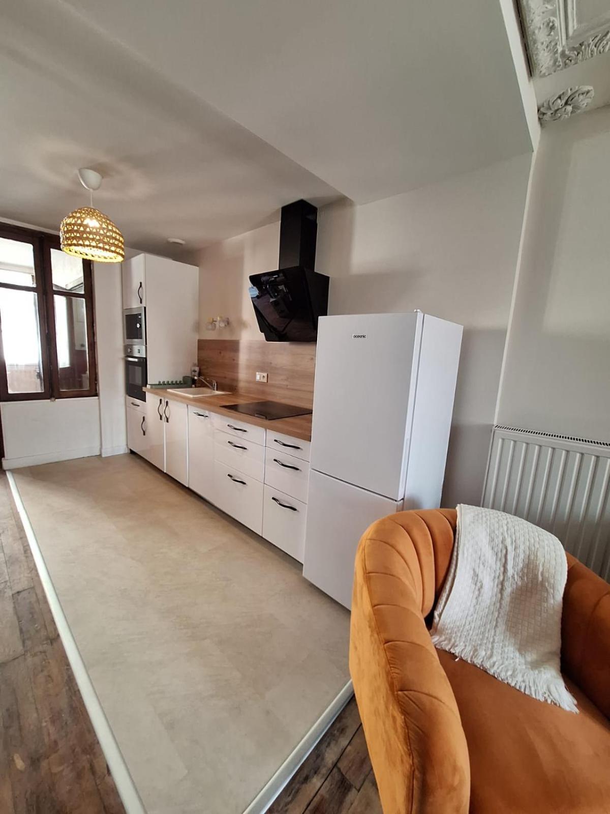 Charmante Maison A 2Min De La Porte St Jacques A Parthenay Zewnętrze zdjęcie